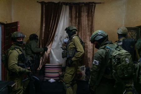 شهيد وإصابات واعتقالات في الضفة